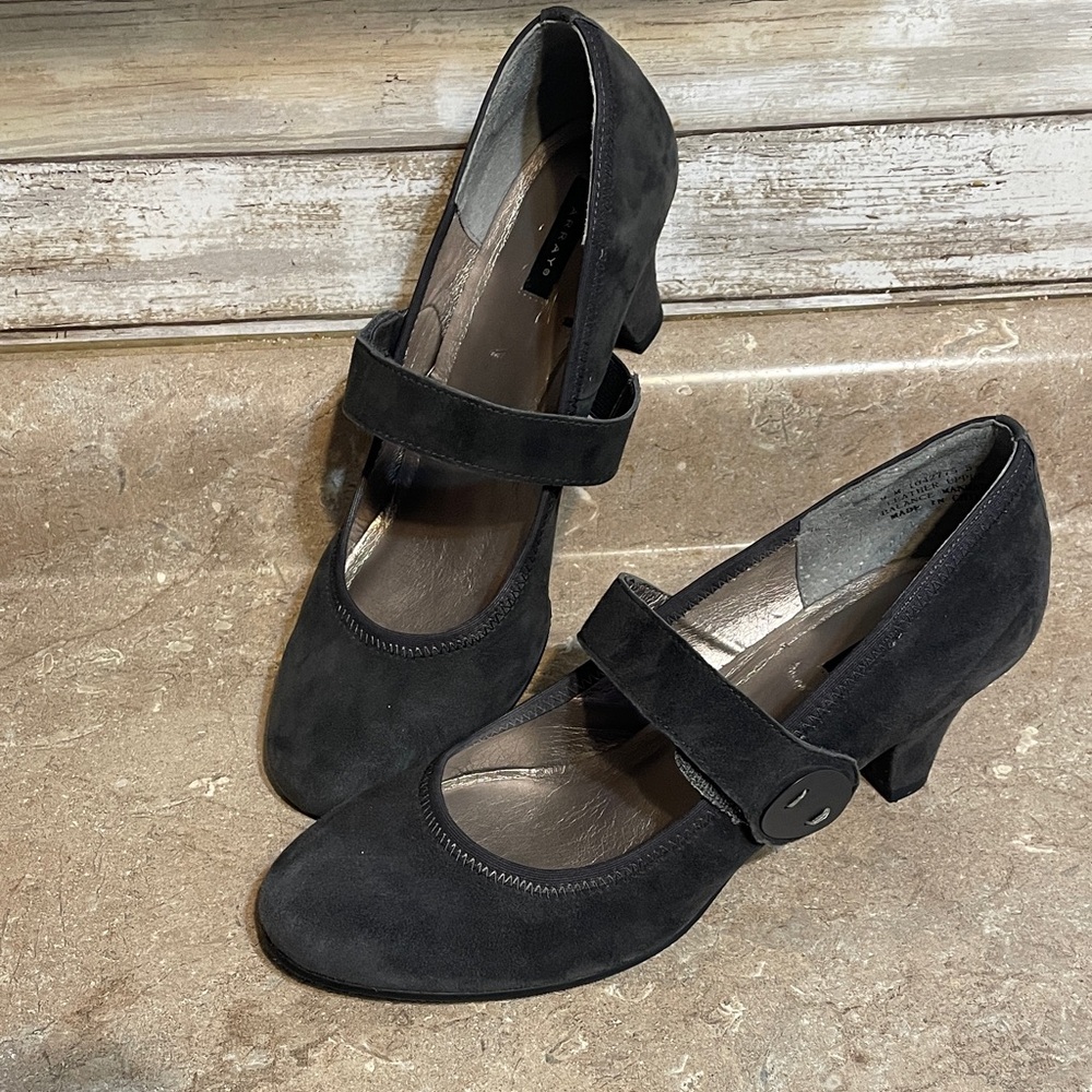Array Size 9 M Black Mary Jane Heels